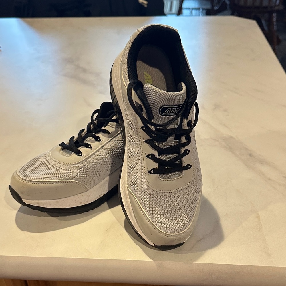 AND1 Men's Athletic Sneakers - Light Gray